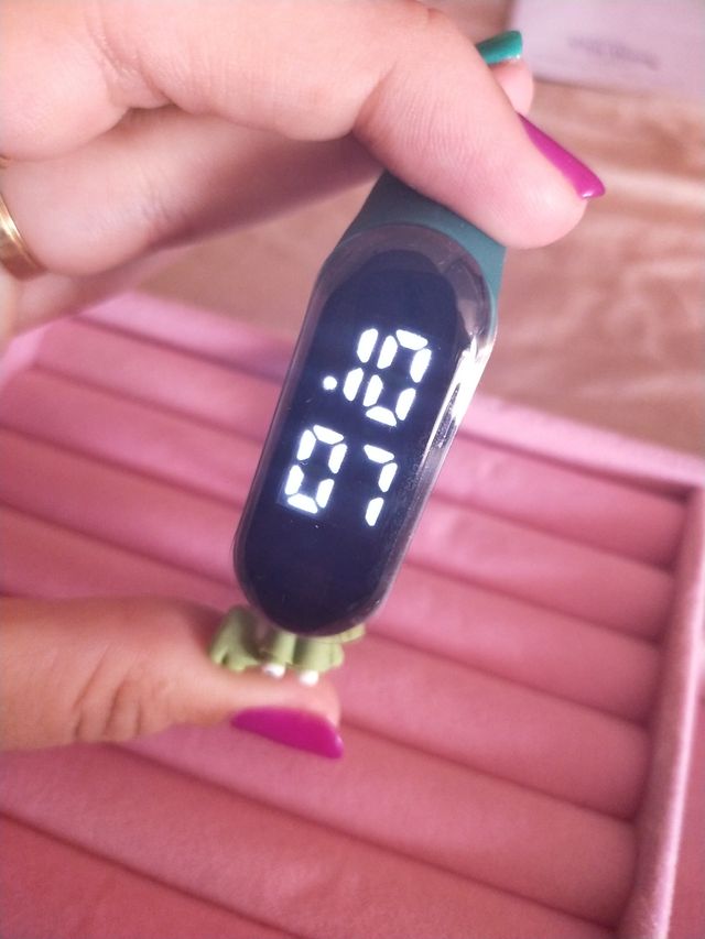 reloj digital niño a estrenar con pila incluida