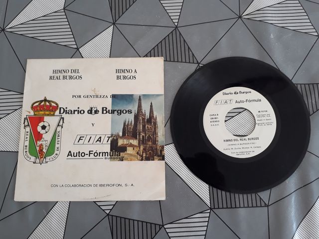 Vendo 8 vecchi dischi in vinile.