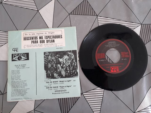 Vendo 8 vecchi dischi in vinile.