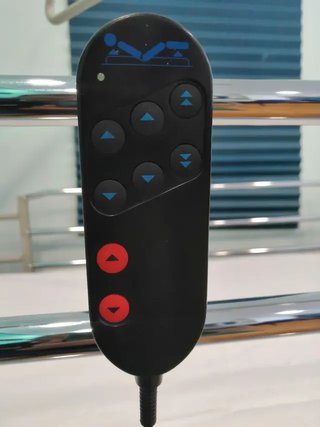 Cama articulada con barandilla de 105