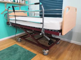 Cama articulada con barandilla de 105