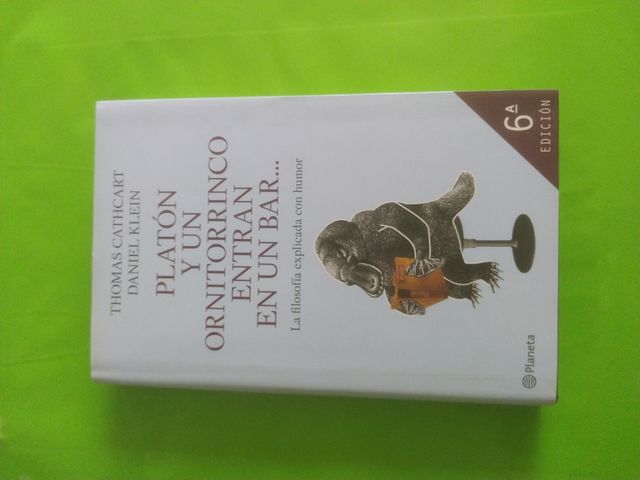 PLATÓN Y UN ORNITORRINCO ENTRAN EN UN BAR. de segunda mano por 10 EUR