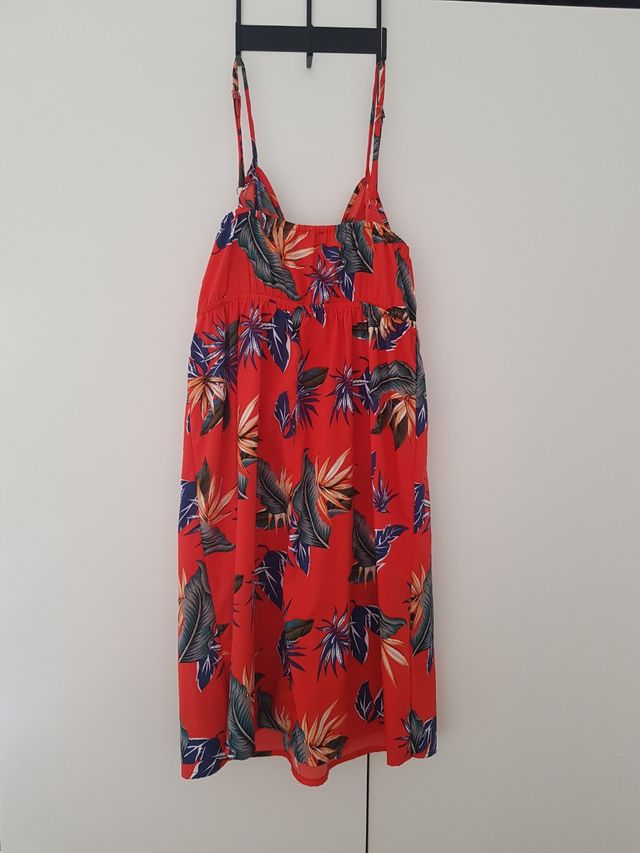 Vestido rojo estampado tropical