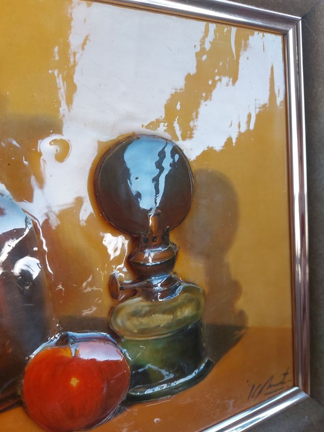 2 cuadros pegados en relieve.