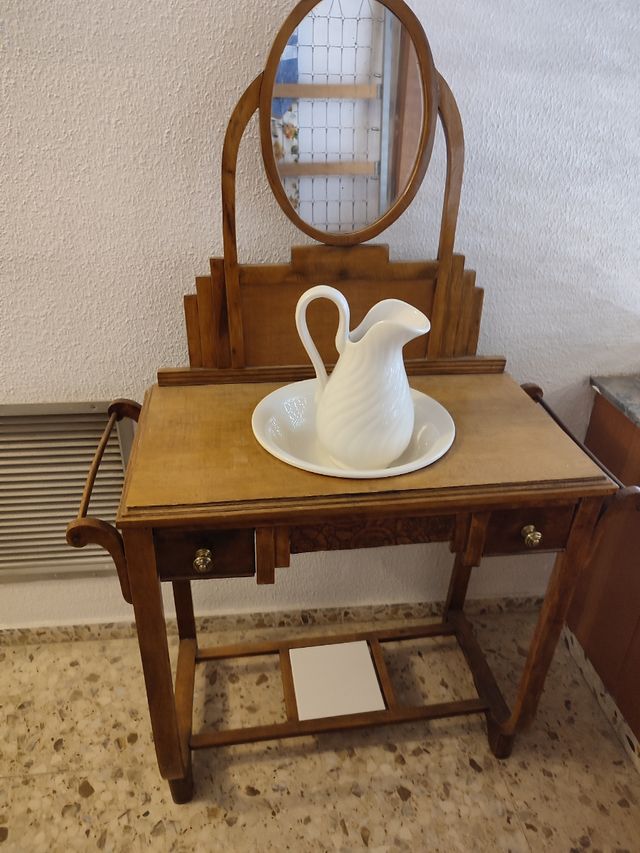 Lavabo antiguo de madera