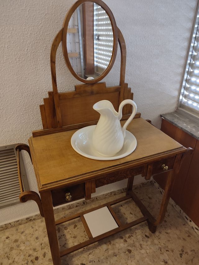 Lavabo antiguo de madera