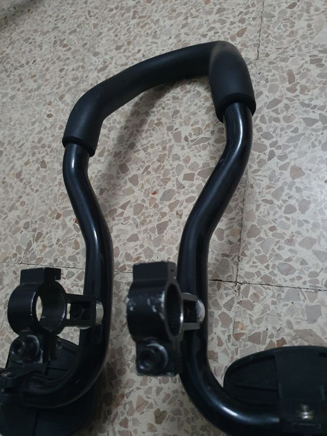 soporte para bici reposa codos mientras con duses