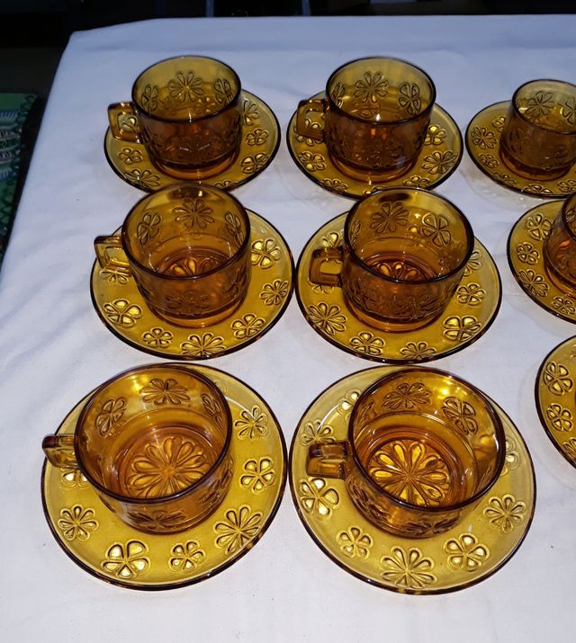 Lot De 5 Tasses Et Soucoupes En Verre Ambré Vereco (Duralex) France, Vintage, état Neuf