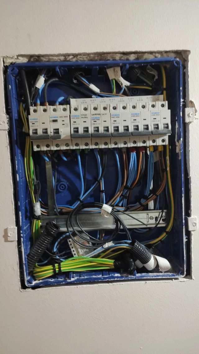 Instalación Aire Acondicionado y Electricidad