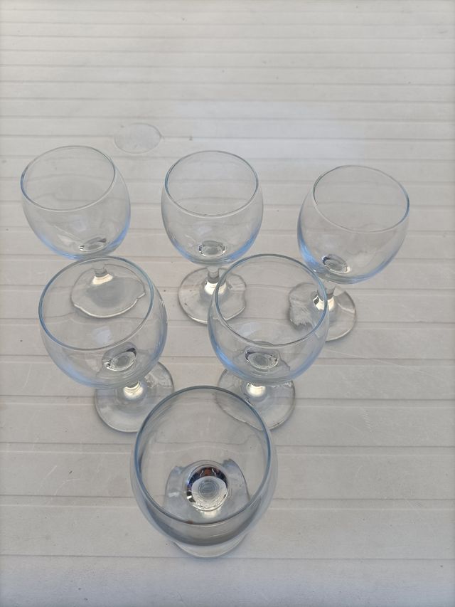 6 copas pequeñas de vino