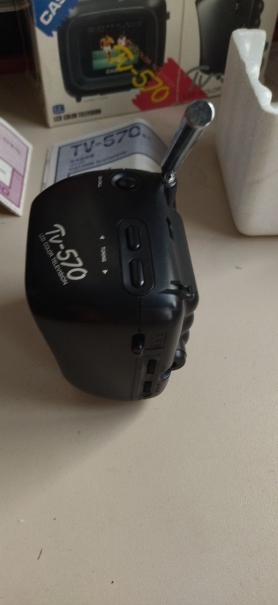 Televisor Casio de 2,2 pulgadas antiguo