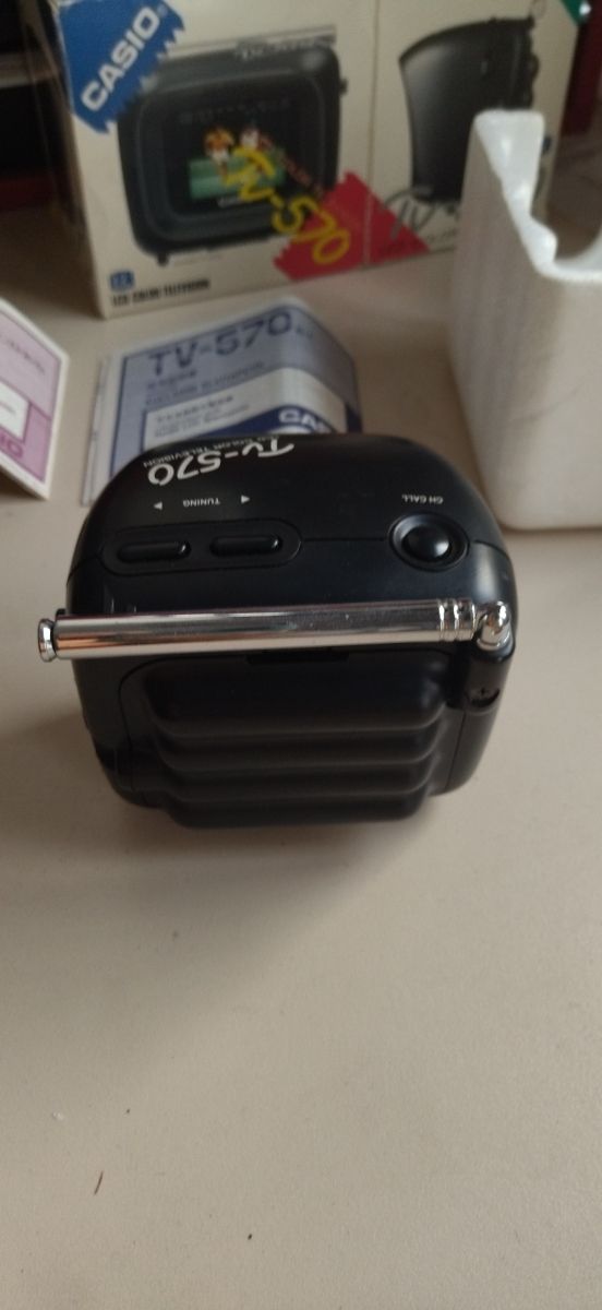 Televisor Casio de 2,2 pulgadas antiguo
