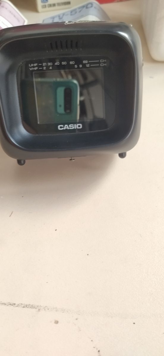 Televisor Casio de 2,2 pulgadas antiguo
