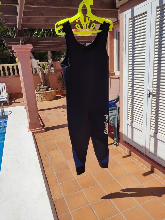 traje buzo Talla L, 5"grosor