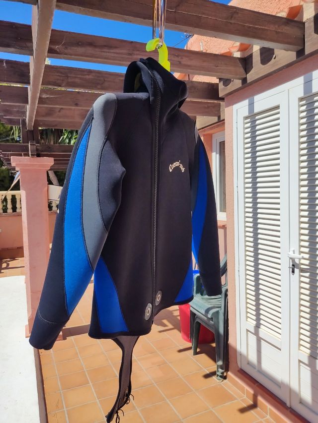 traje buzo Talla L, 5"grosor
