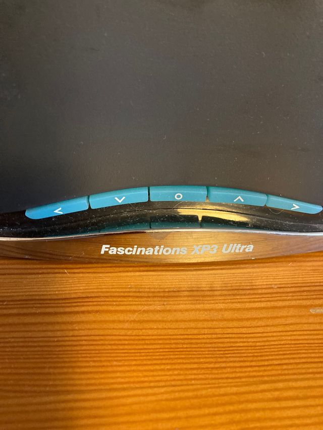Reloj mágico con hora flotante