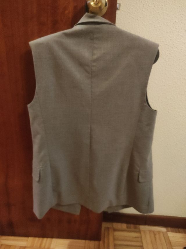 chaleco gris