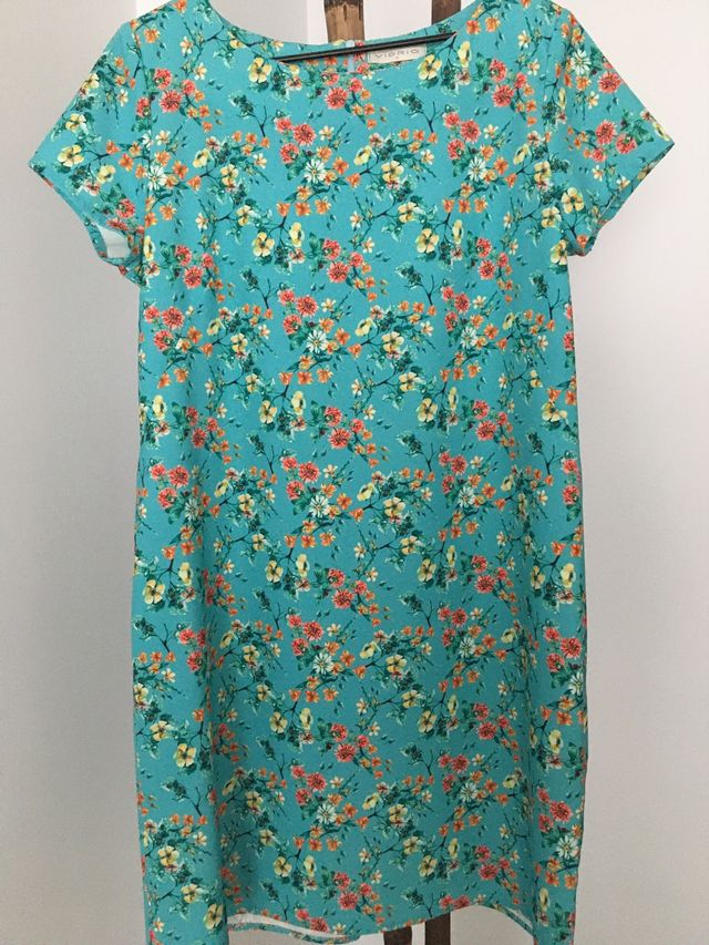 Vestido nuevo, talla M, con flores