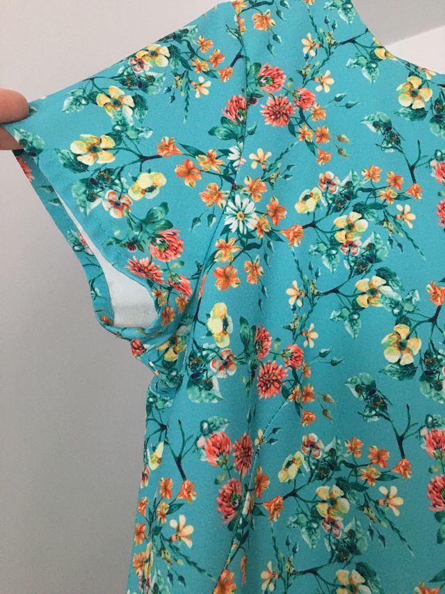 Vestido nuevo, talla M, con flores