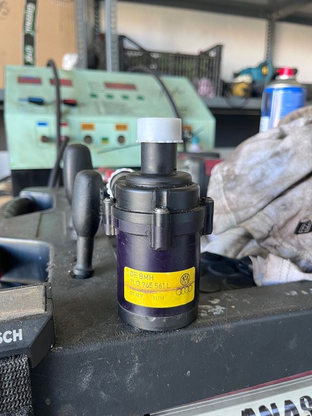 Bomba auxiliar de refrigeración