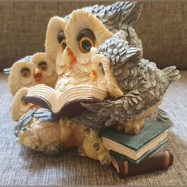 Familia de búhos, figura de decoración.