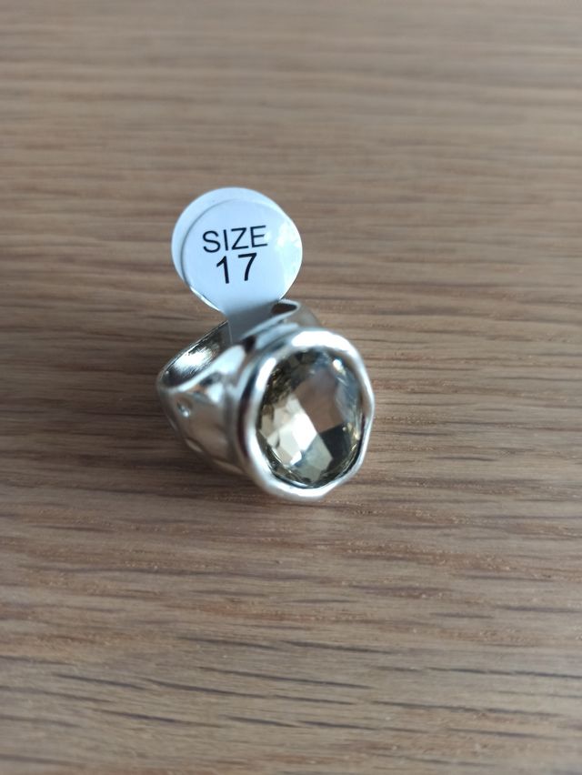 Anillo de bisutería con cristal, talla 17.