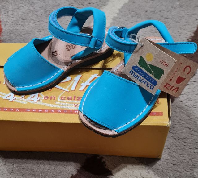 Menorquinas nuevas, con etiqueta, número 22