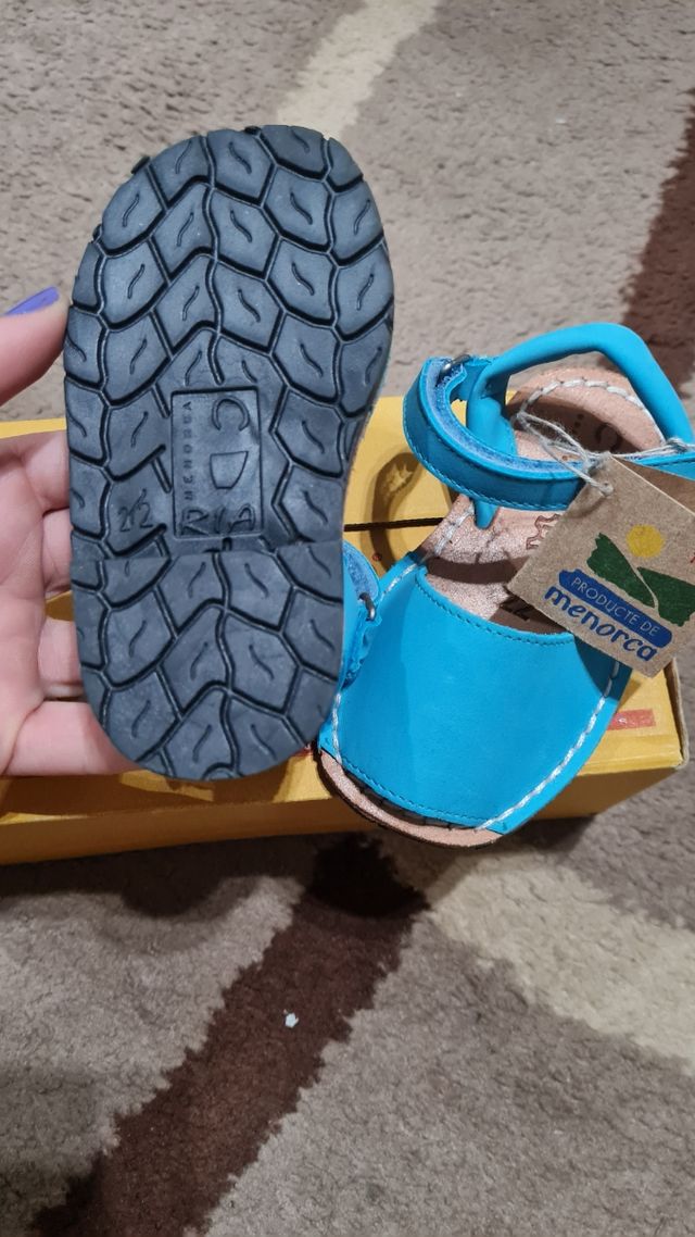 Menorquinas nuevas, con etiqueta, número 22