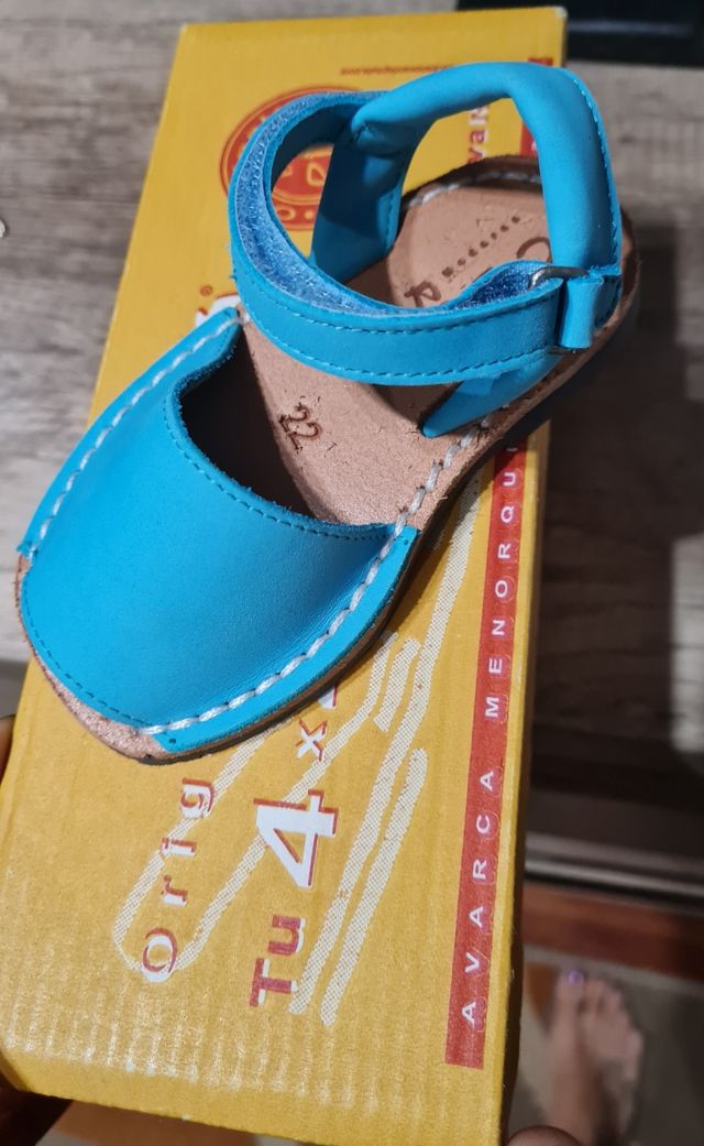 Menorquinas nuevas, con etiqueta, número 22