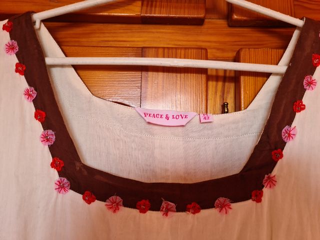 Blusa manga corta con bordados