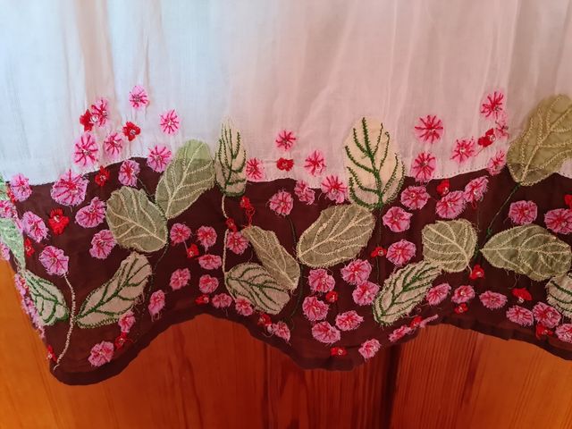 Blusa manga corta con bordados