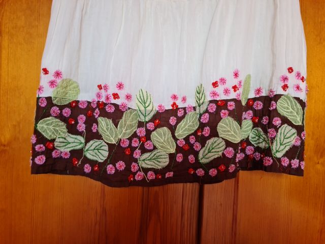 Blusa manga corta con bordados