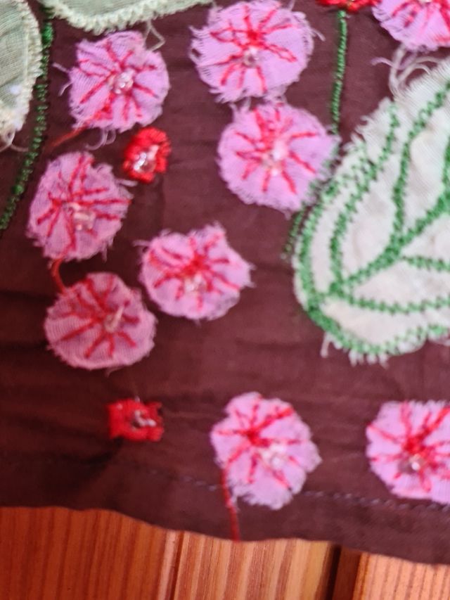 Blusa manga corta con bordados