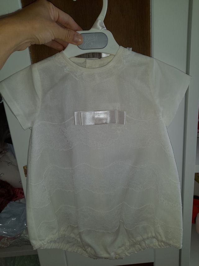 Pelele bebe con gorrito 12 meses. Sin estrenar