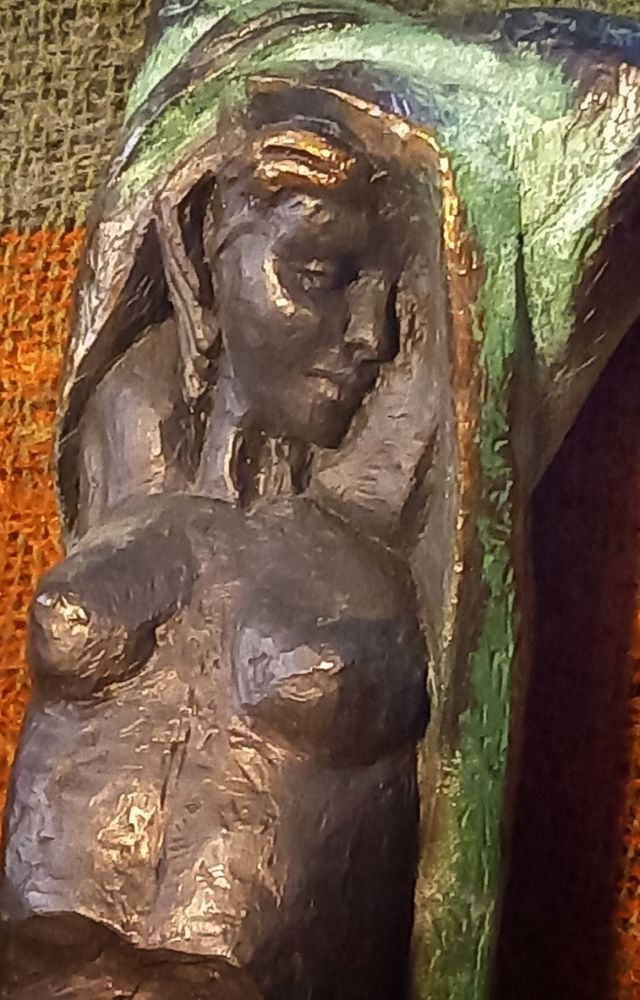 Escultura en bronce de C. Orrico  "Rafaela"
