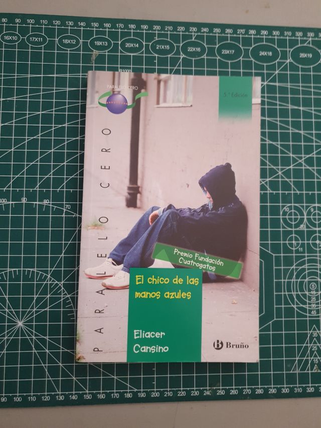 El chico de las manos azules