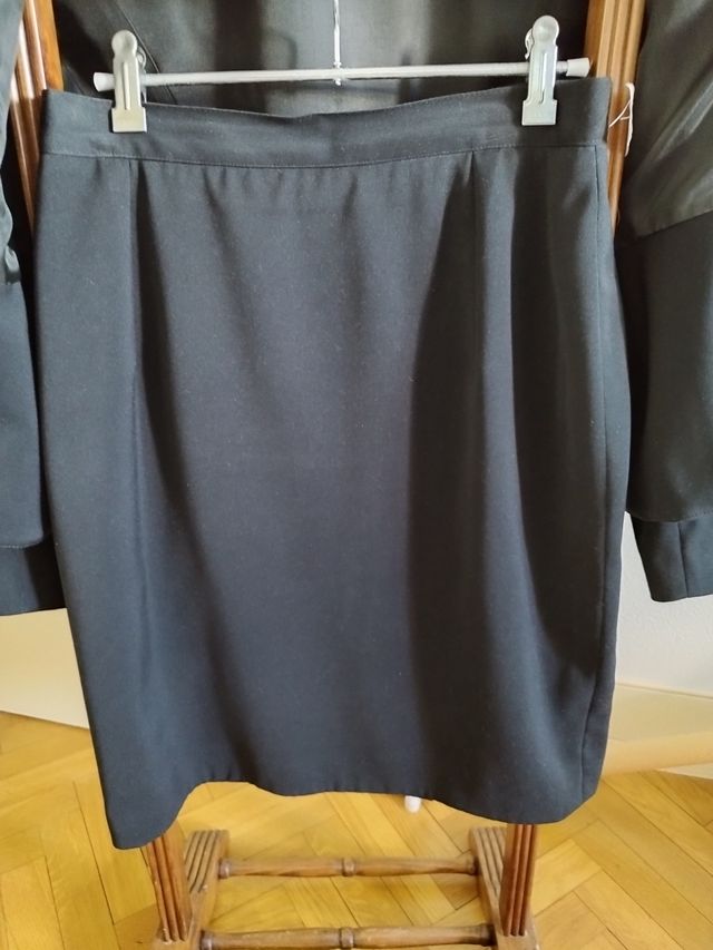 Traje chaqueta y zapatos