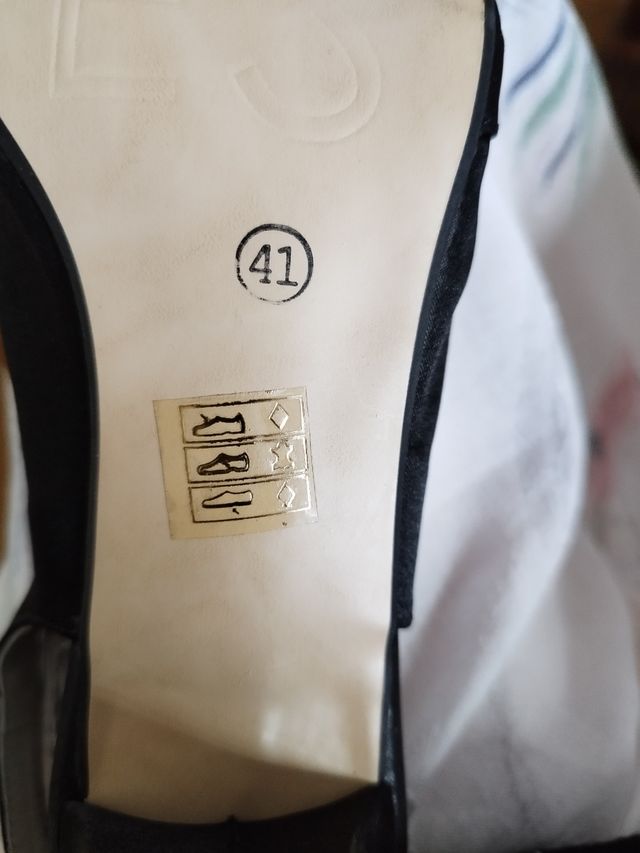 Traje chaqueta y zapatos