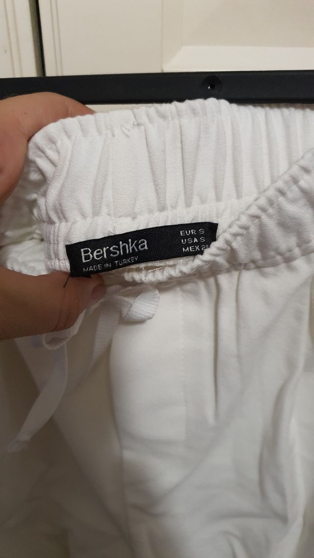 Pantalón corto BERSHKA