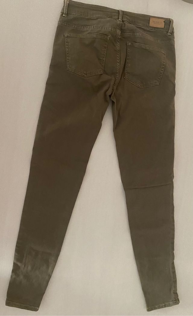 Vaquero verde militar pitillo Zara