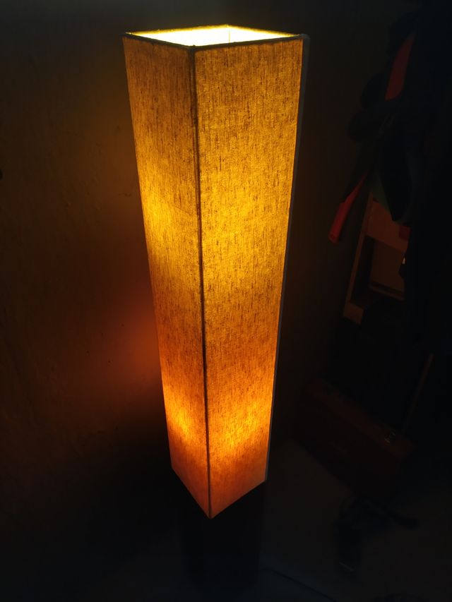 Lampara de pie diseño tela y madera
