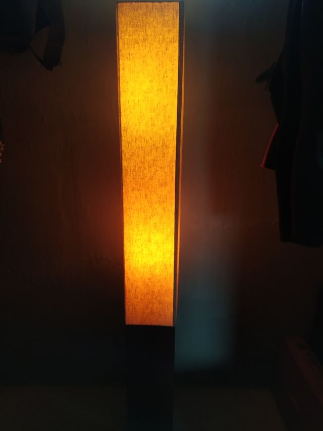 Lampara de pie diseño tela y madera