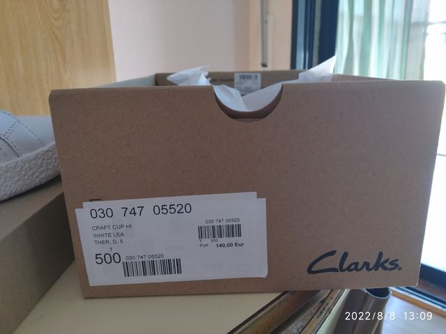 Zapatillas blancas nuevas