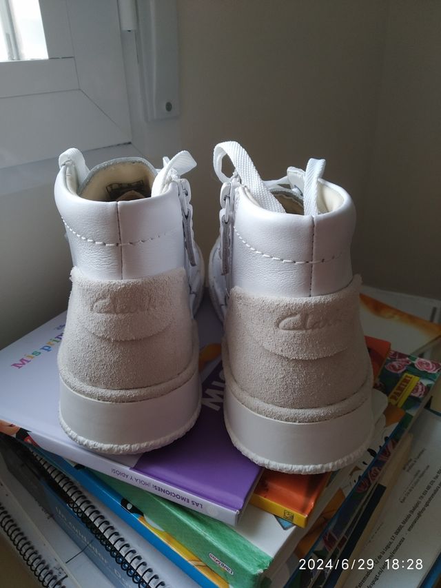 Zapatillas blancas nuevas