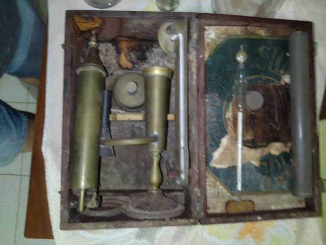 MEDIDOR DE ALCOHOL ANTIGUO