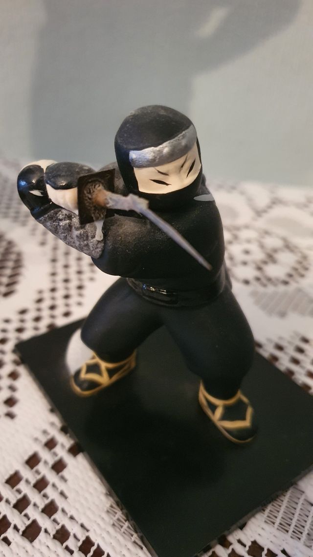 figurita NINJA,  traída de Japón