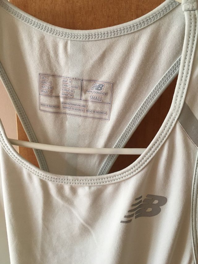 Camiseta de tirantes New Balance mujer