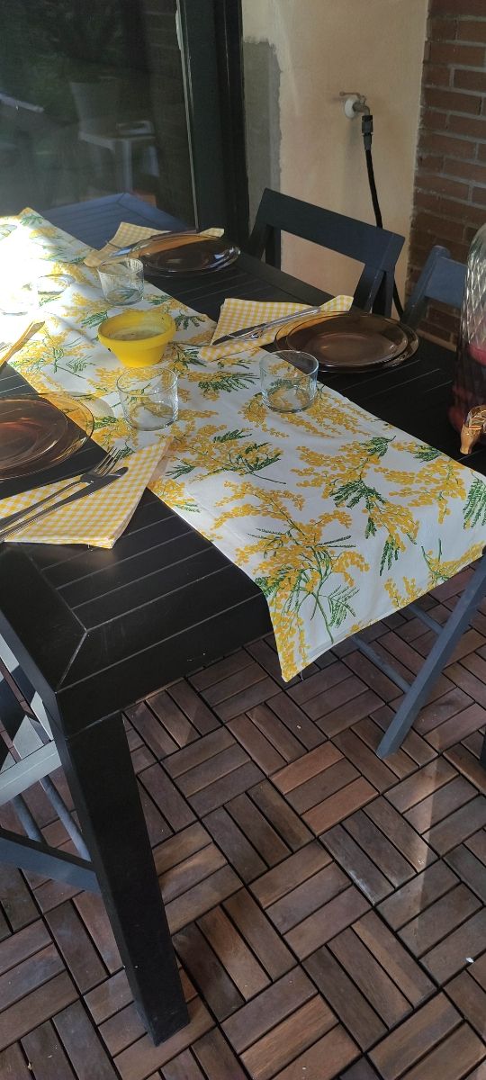 Camino de mesa mimosas