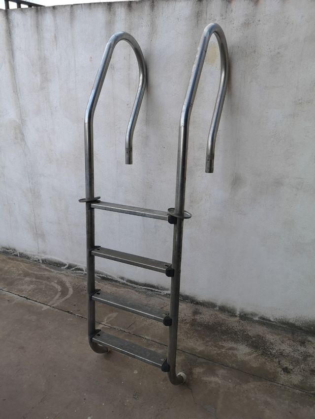 escalera piscina