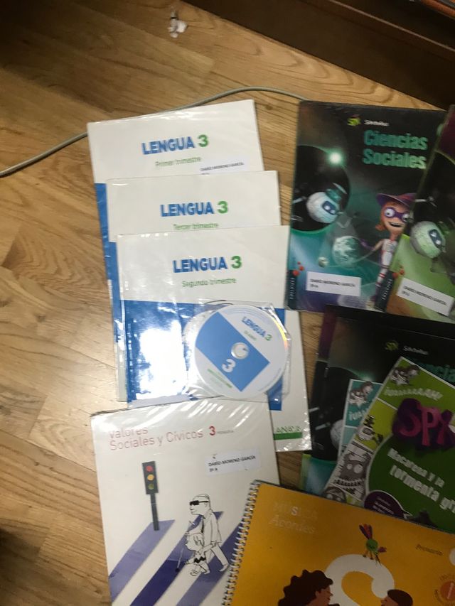 Libros  3 tercero de primaria isbn en el anuncio.